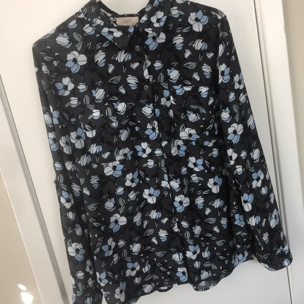 Loft light weight long sleeve blouse